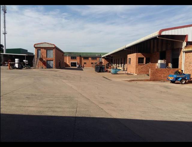 3,684M² WAREHOUSE FOR SALE IN WESTMEAD